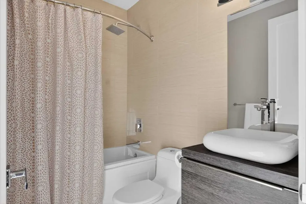 2415 25 Street SW Calgary AB T3E 1X5