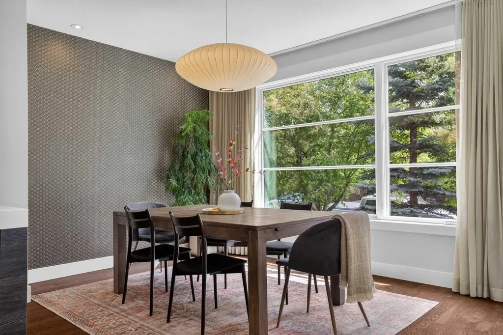 2415 25 Street SW Calgary AB T3E 1X5