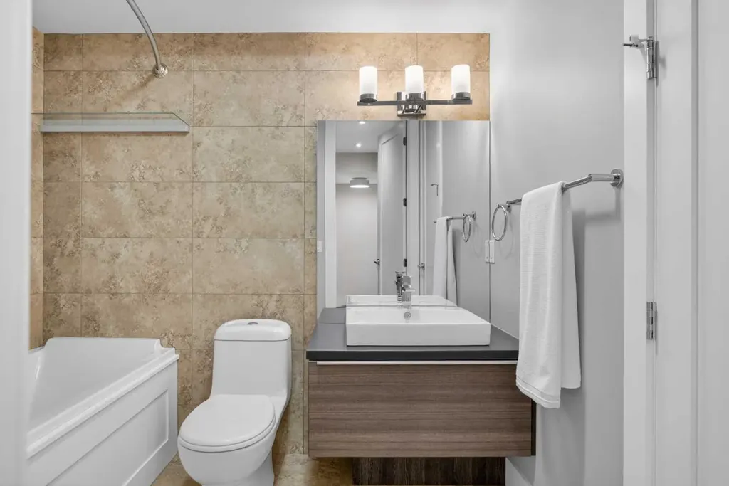 2415 25 Street SW Calgary AB T3E 1X5