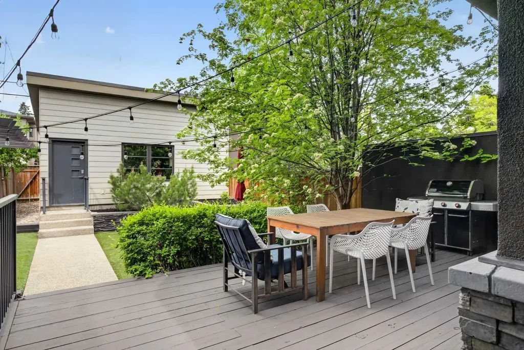 2415 25 Street SW Calgary AB T3E 1X5