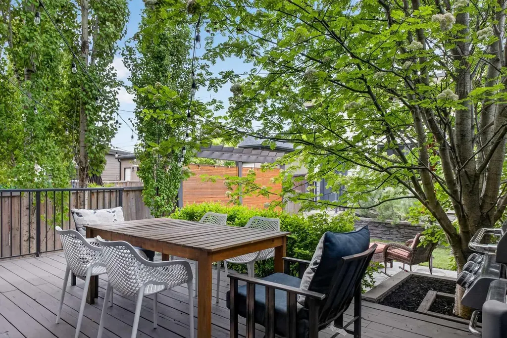 2415 25 Street SW Calgary AB T3E 1X5