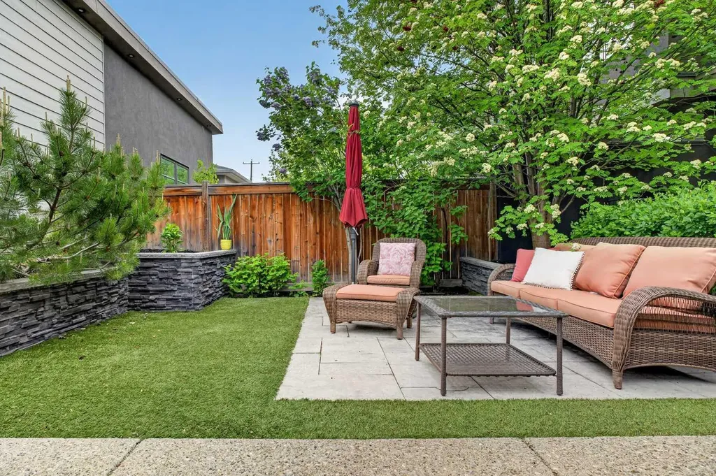 2415 25 Street SW Calgary AB T3E 1X5