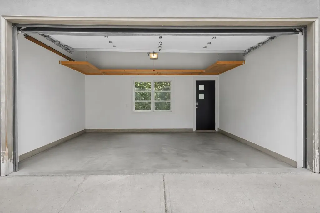 2415 25 Street SW Calgary AB T3E 1X5