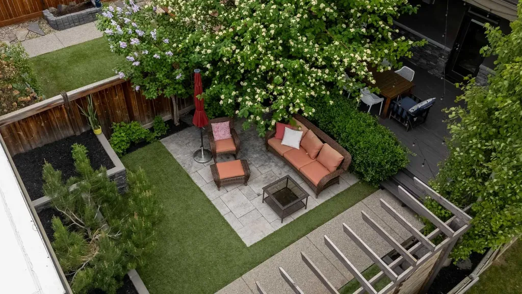 2415 25 Street SW Calgary AB T3E 1X5