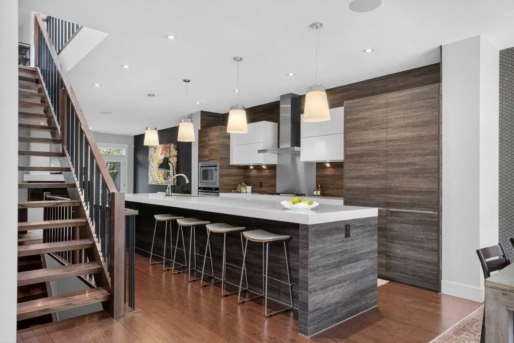 2415 25 Street SW Calgary AB T3E 1X5
