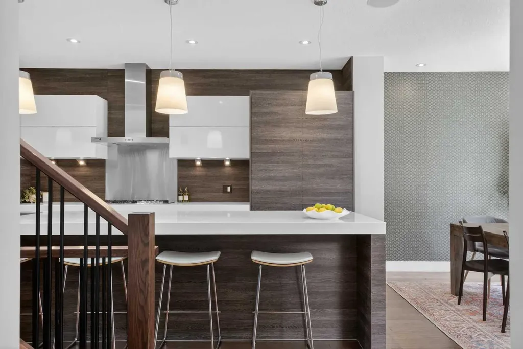 2415 25 Street SW Calgary AB T3E 1X5