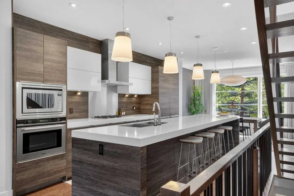2415 25 Street SW Calgary AB T3E 1X5