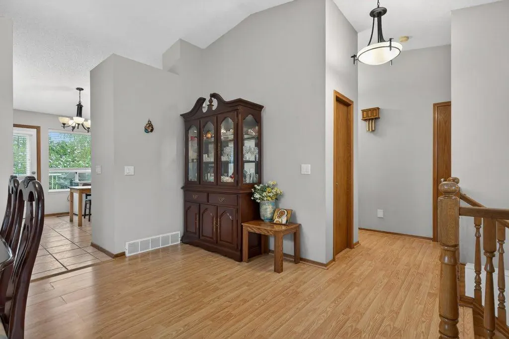 156 Rivercroft Close SE Calgary AB T2C 3X1