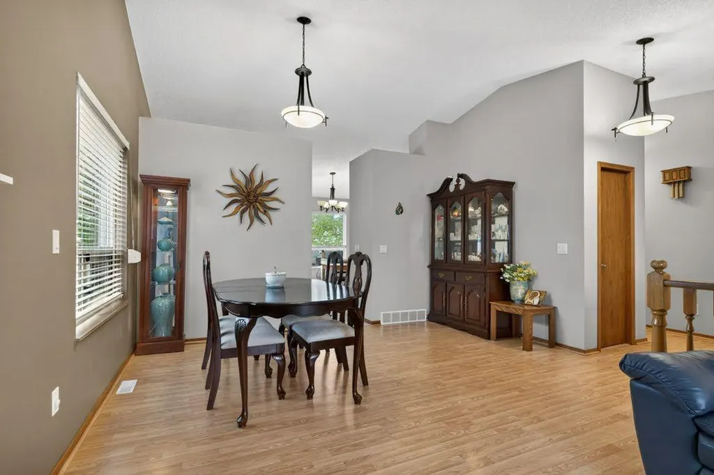 156 Rivercroft Close SE Calgary AB T2C 3X1