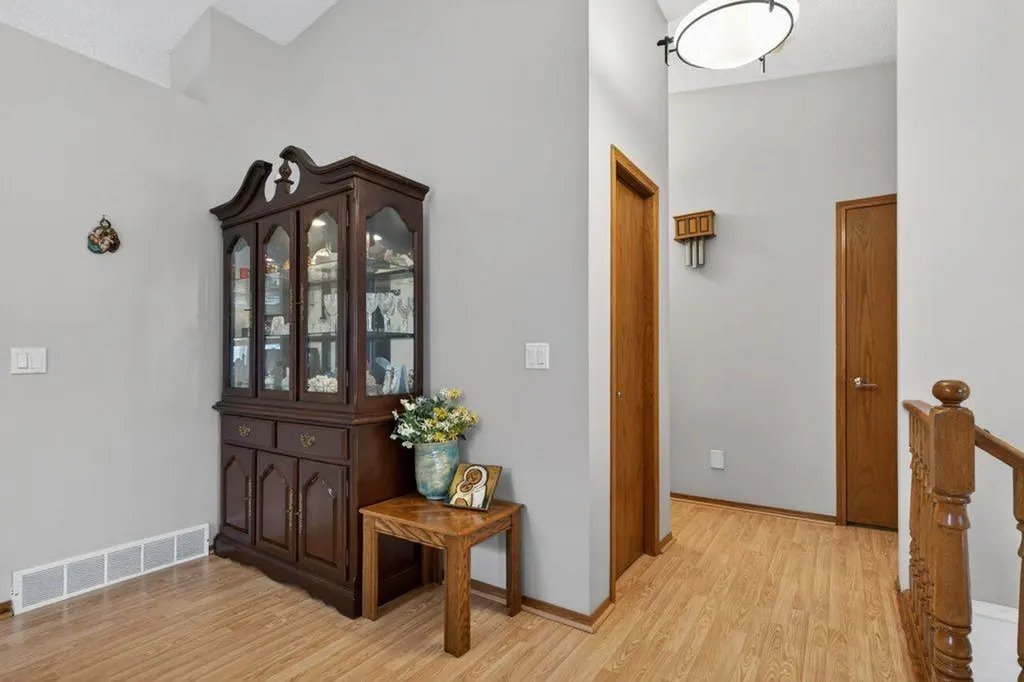 156 Rivercroft Close SE Calgary AB T2C 3X1