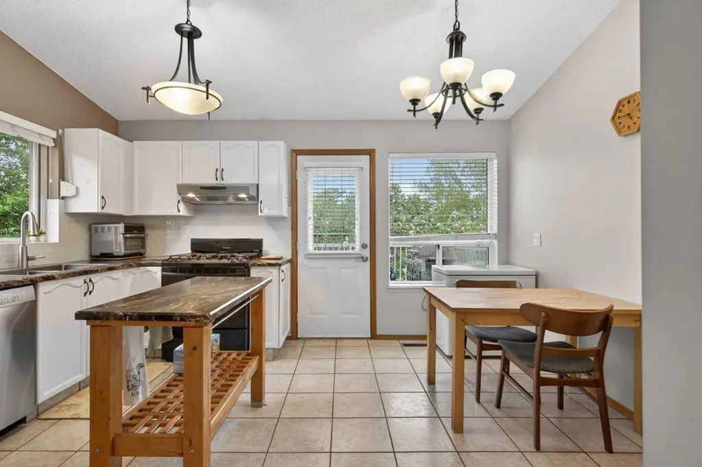 156 Rivercroft Close SE Calgary AB T2C 3X1
