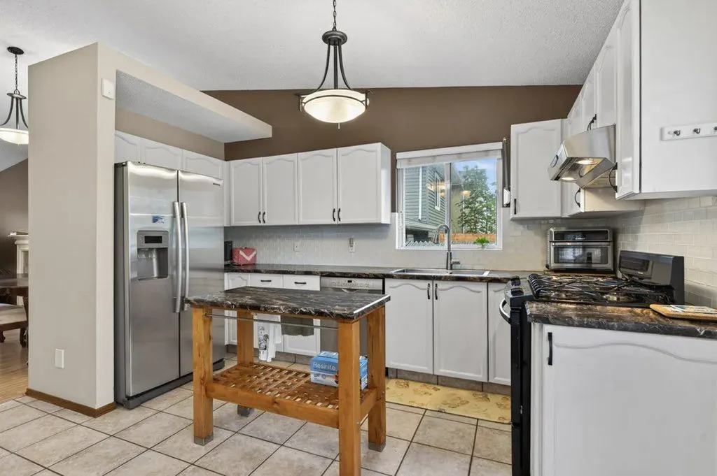 156 Rivercroft Close SE Calgary AB T2C 3X1