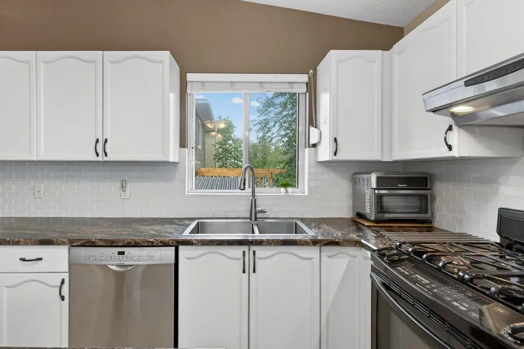 156 Rivercroft Close SE Calgary AB T2C 3X1