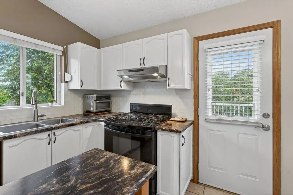 156 Rivercroft Close SE Calgary AB T2C 3X1
