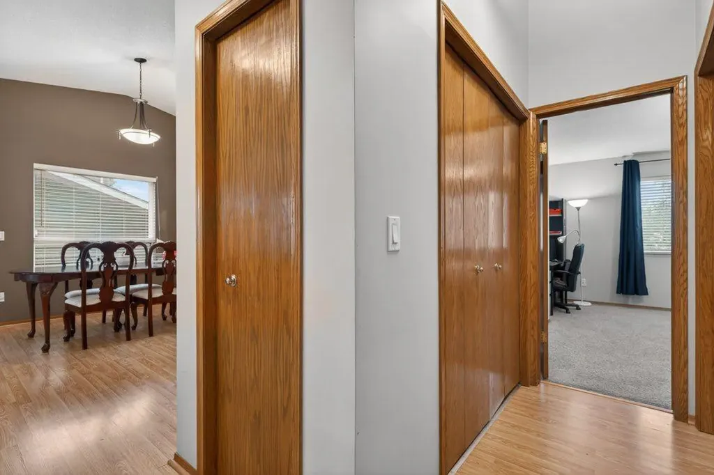 156 Rivercroft Close SE Calgary AB T2C 3X1