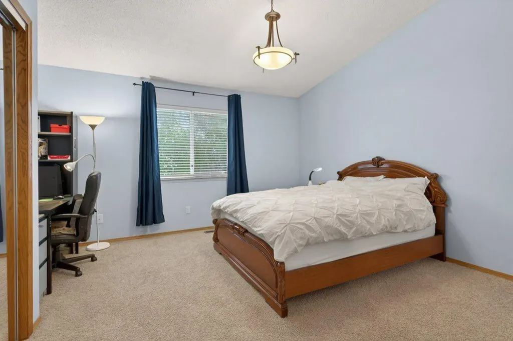 156 Rivercroft Close SE Calgary AB T2C 3X1