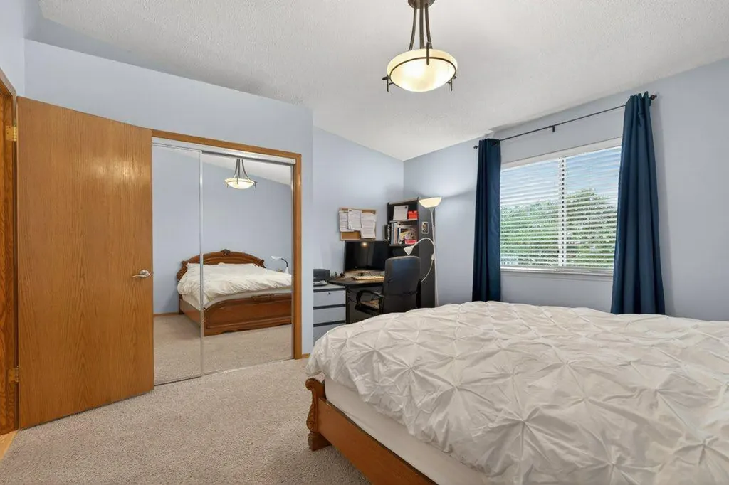 156 Rivercroft Close SE Calgary AB T2C 3X1