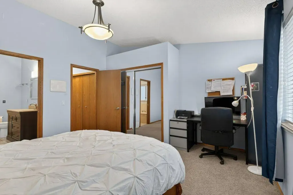 156 Rivercroft Close SE Calgary AB T2C 3X1
