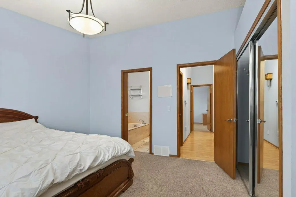 156 Rivercroft Close SE Calgary AB T2C 3X1