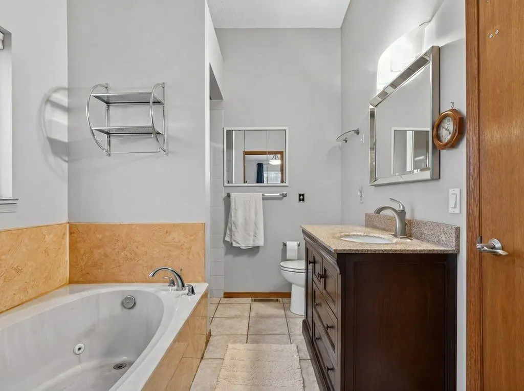 156 Rivercroft Close SE Calgary AB T2C 3X1