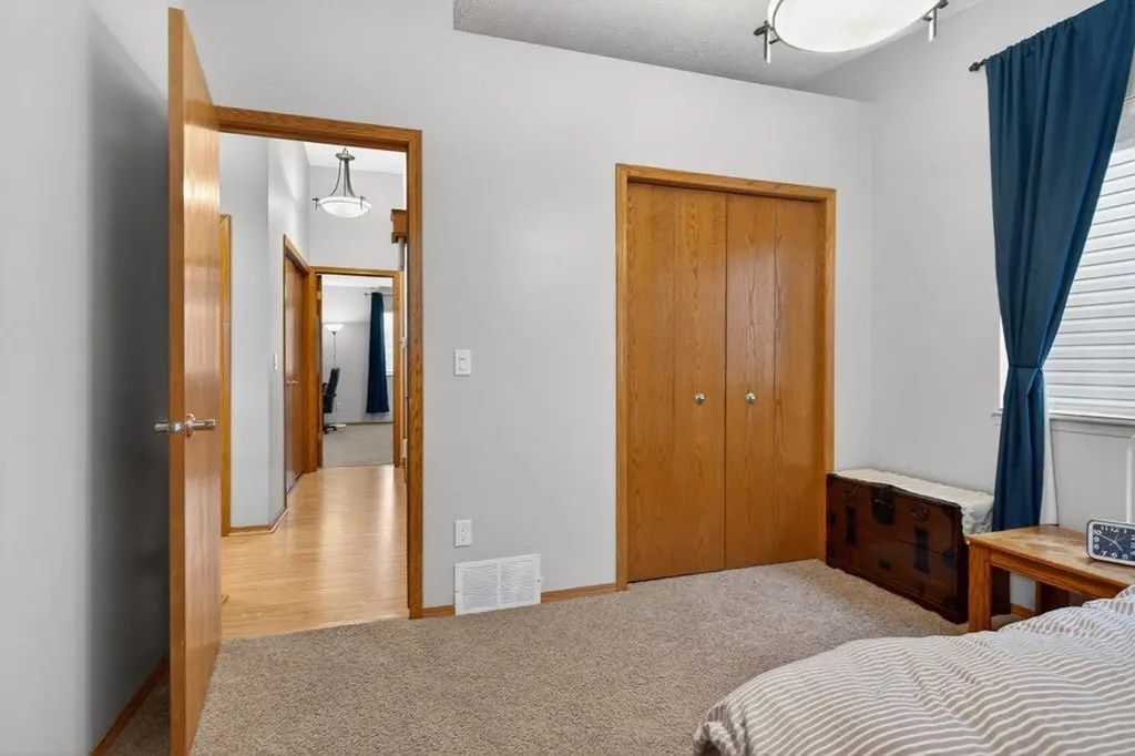 156 Rivercroft Close SE Calgary AB T2C 3X1