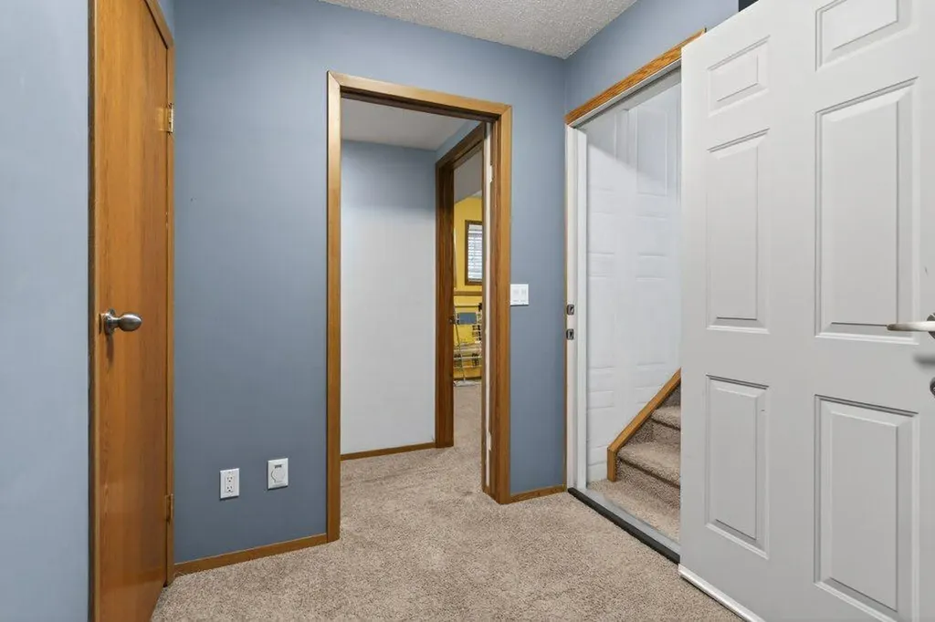 156 Rivercroft Close SE Calgary AB T2C 3X1