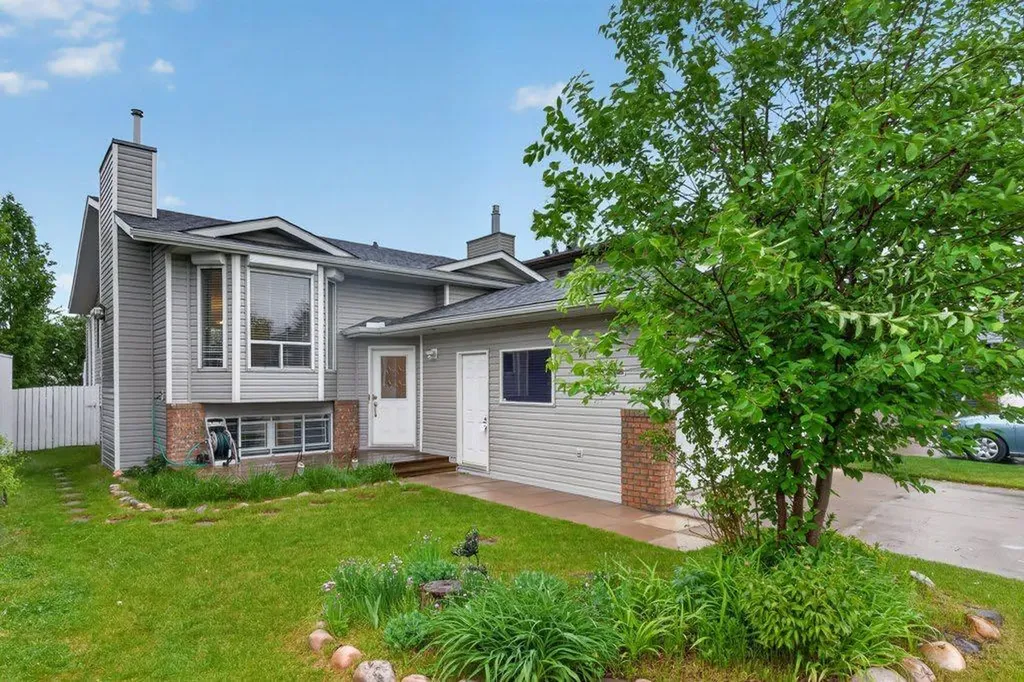 156 Rivercroft Close SE Calgary AB T2C 3X1