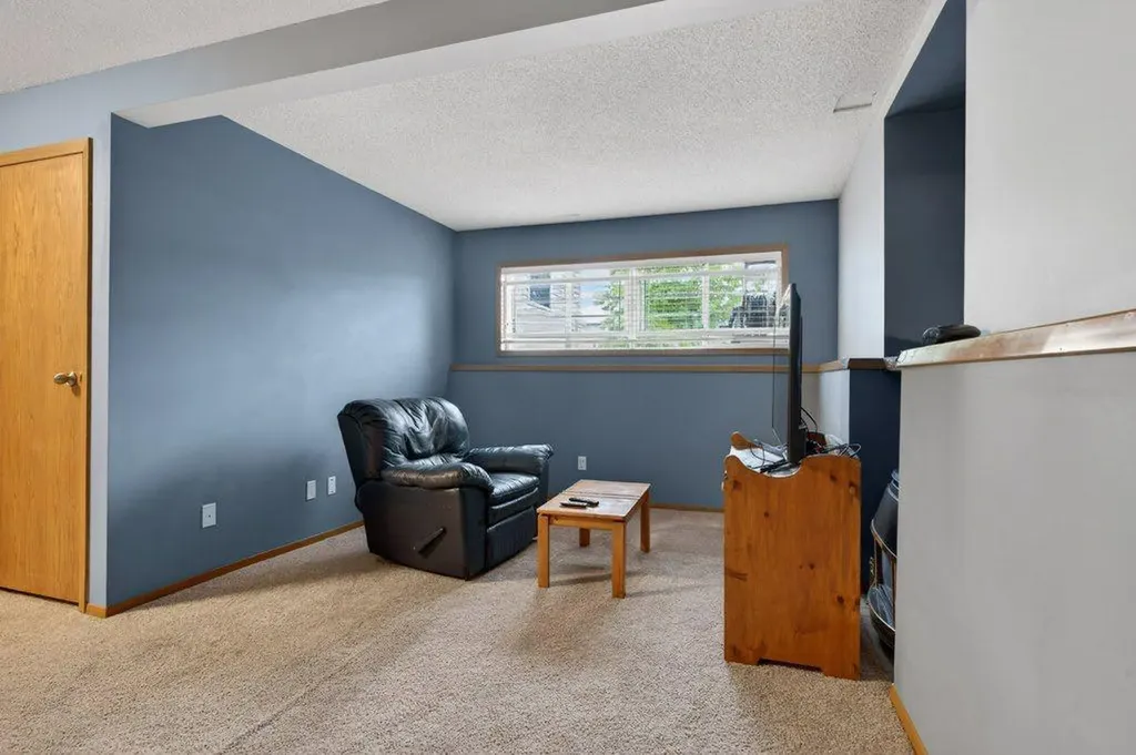 156 Rivercroft Close SE Calgary AB T2C 3X1