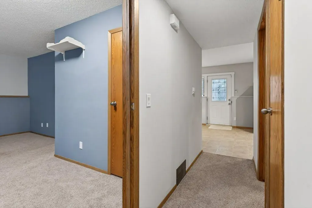156 Rivercroft Close SE Calgary AB T2C 3X1