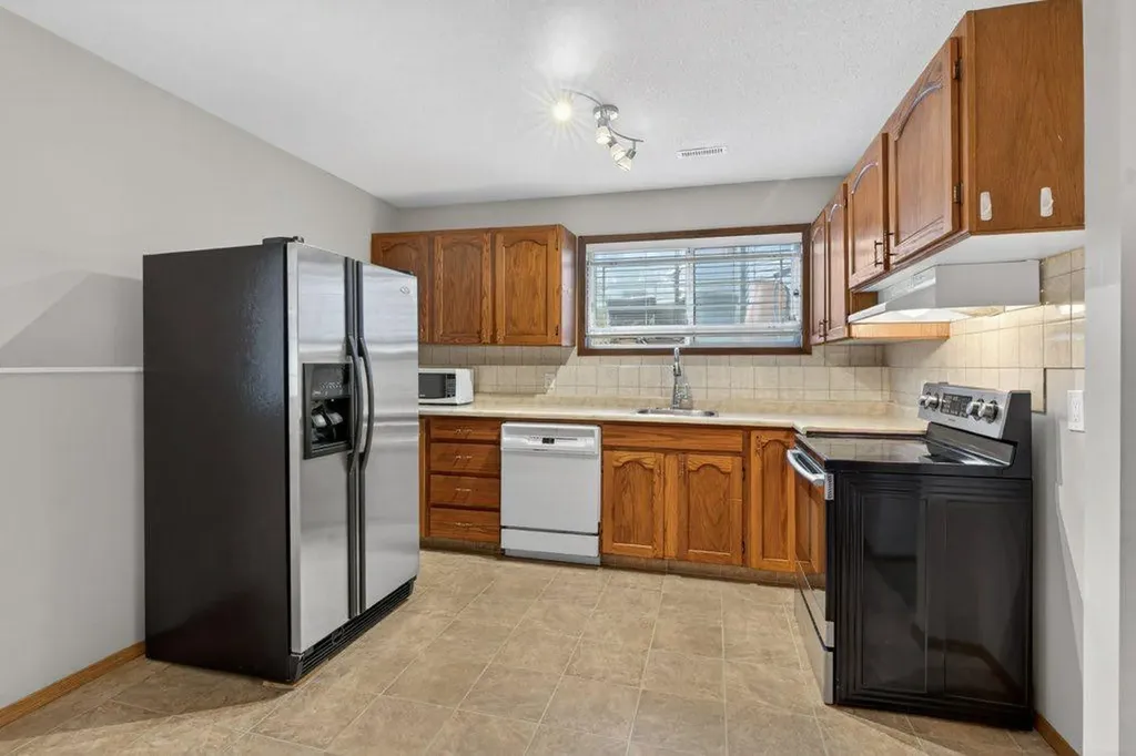 156 Rivercroft Close SE Calgary AB T2C 3X1