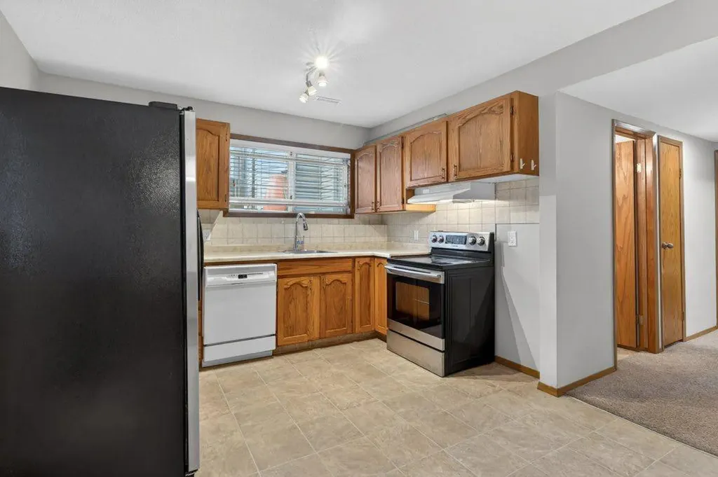 156 Rivercroft Close SE Calgary AB T2C 3X1