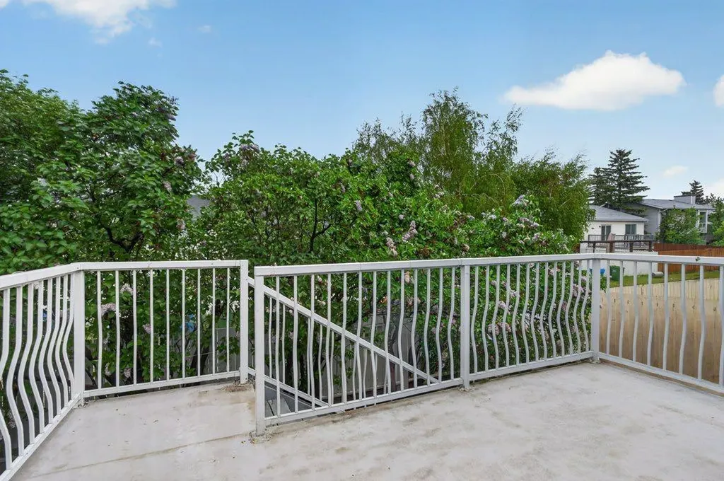 156 Rivercroft Close SE Calgary AB T2C 3X1