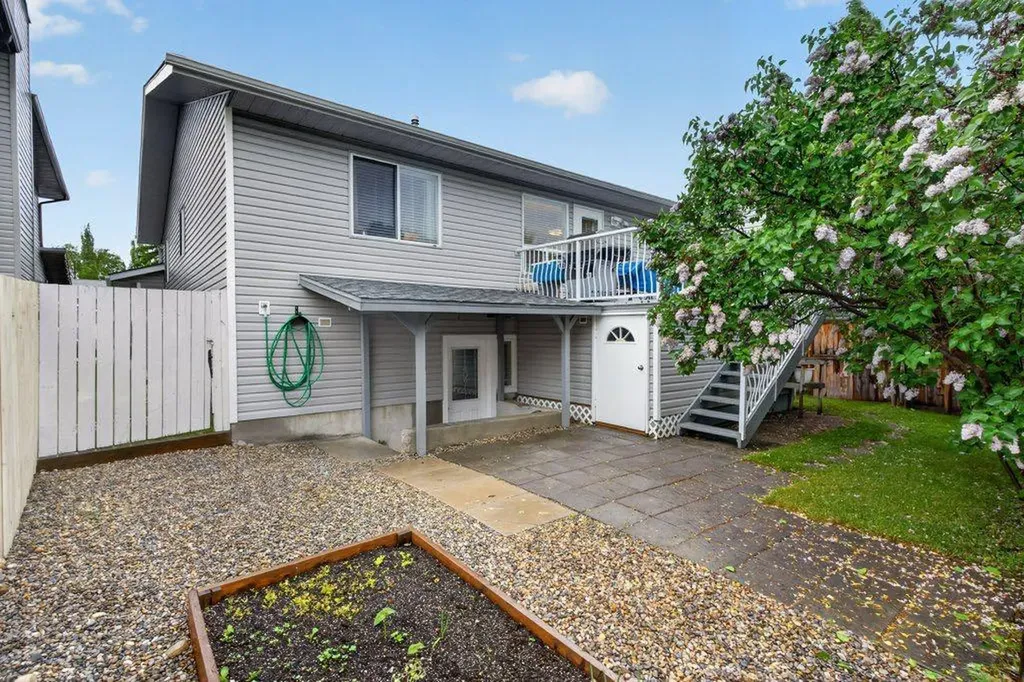 156 Rivercroft Close SE Calgary AB T2C 3X1