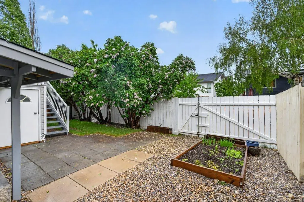 156 Rivercroft Close SE Calgary AB T2C 3X1