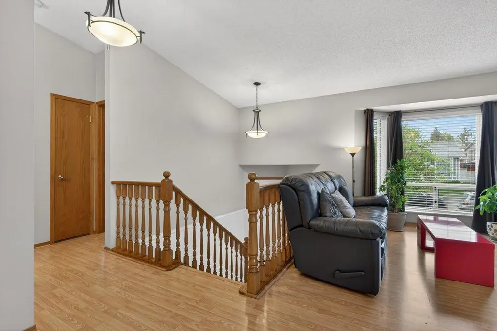 156 Rivercroft Close SE Calgary AB T2C 3X1