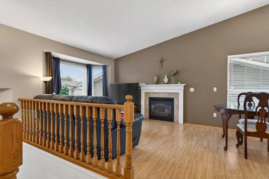 156 Rivercroft Close SE Calgary AB T2C 3X1