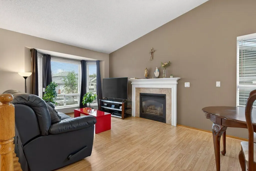 156 Rivercroft Close SE Calgary AB T2C 3X1