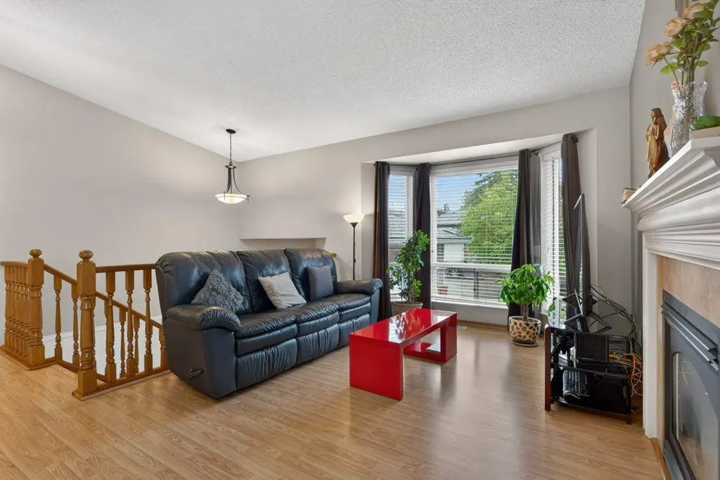 156 Rivercroft Close SE Calgary AB T2C 3X1