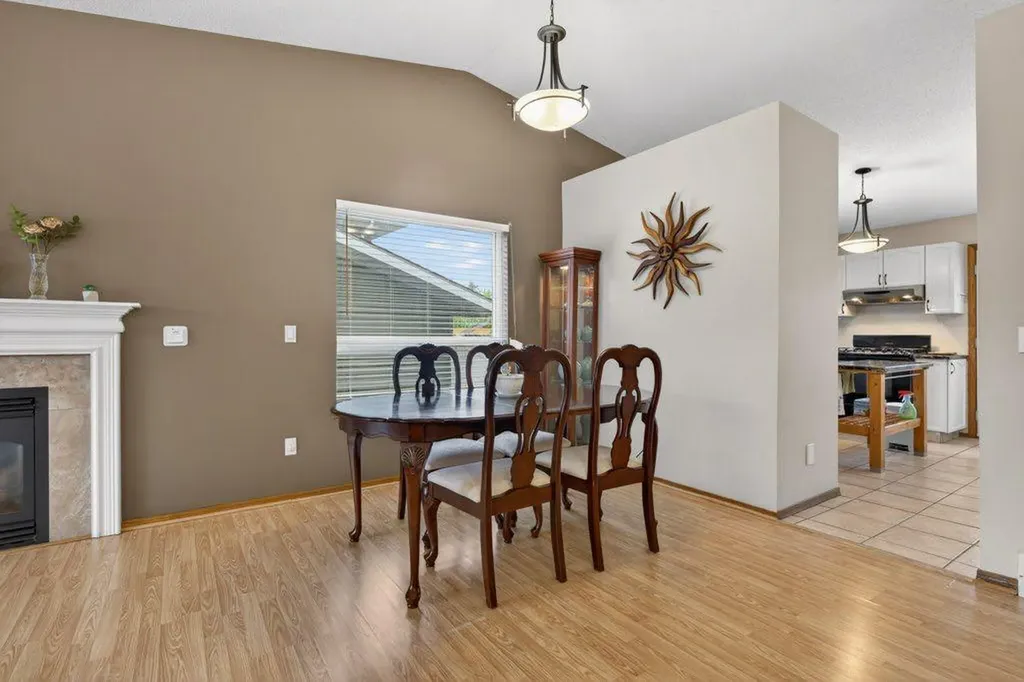 156 Rivercroft Close SE Calgary AB T2C 3X1