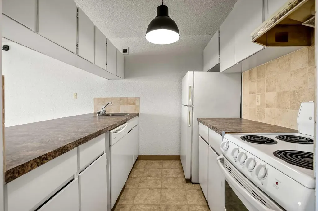 221 6 Avenue SE Calgary AB T2G 4Z9