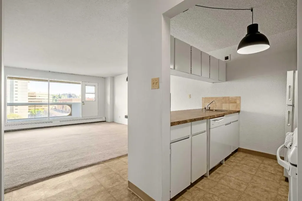 221 6 Avenue SE Calgary AB T2G 4Z9