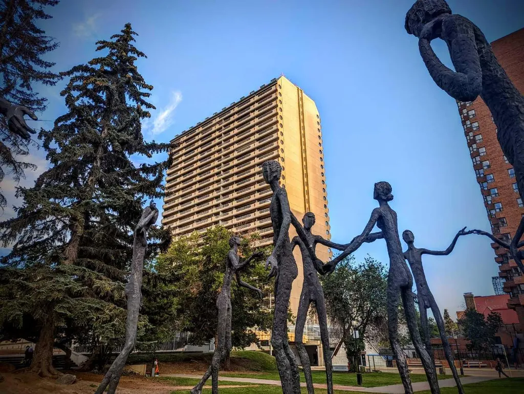 221 6 Avenue SE Calgary AB T2G 4Z9