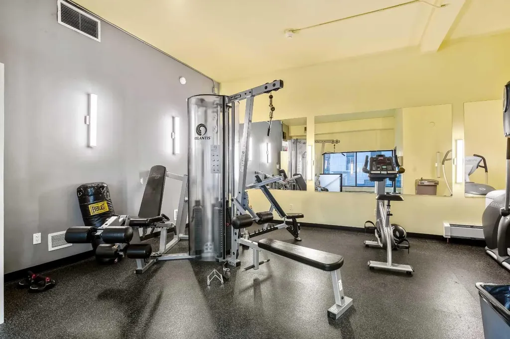 221 6 Avenue SE Calgary AB T2G 4Z9