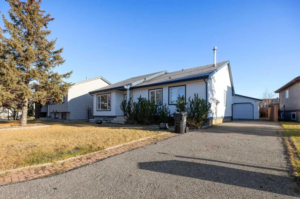 105 Farrell Cove Fort Mcmurray AB T9K 1N9
