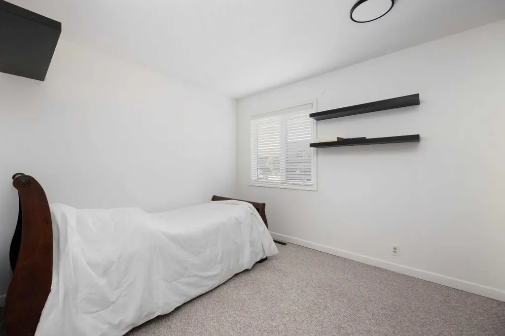 105 Farrell Cove Fort Mcmurray AB T9K 1N9