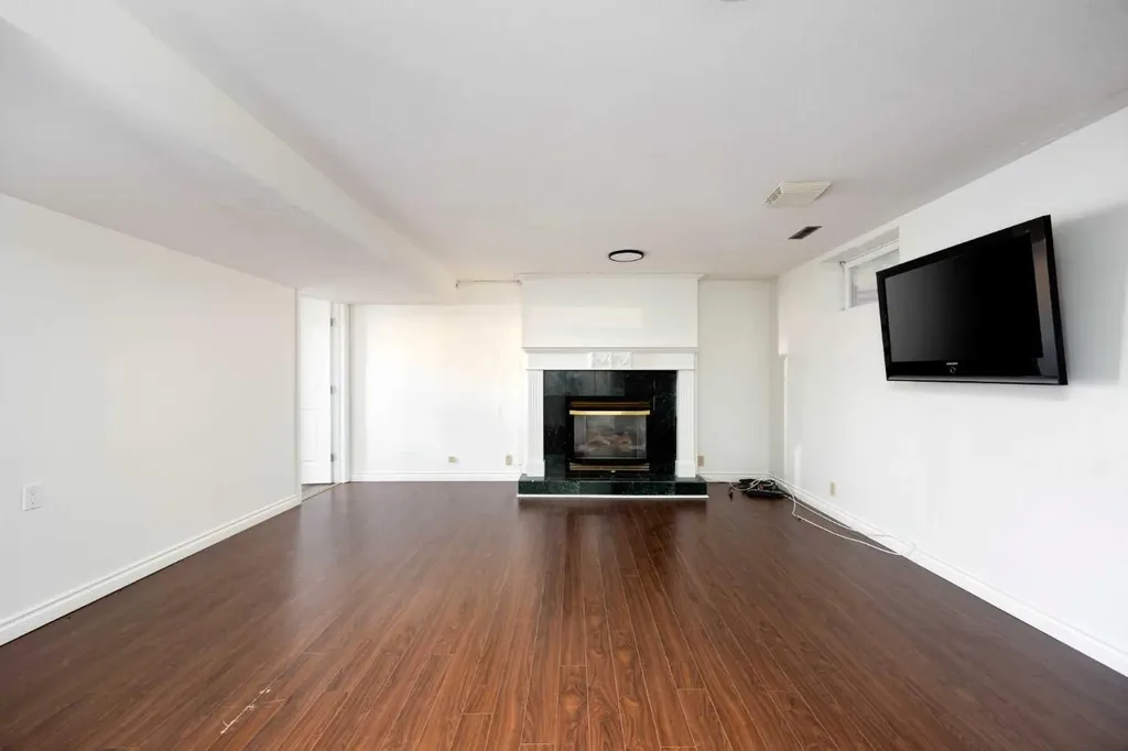 105 Farrell Cove Fort Mcmurray AB T9K 1N9