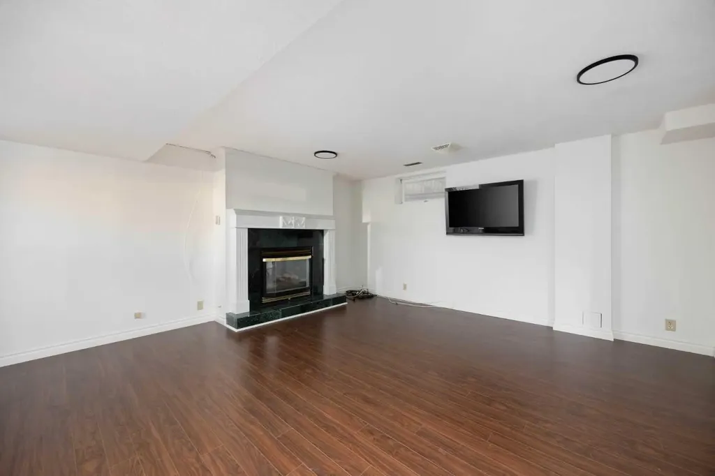 105 Farrell Cove Fort Mcmurray AB T9K 1N9