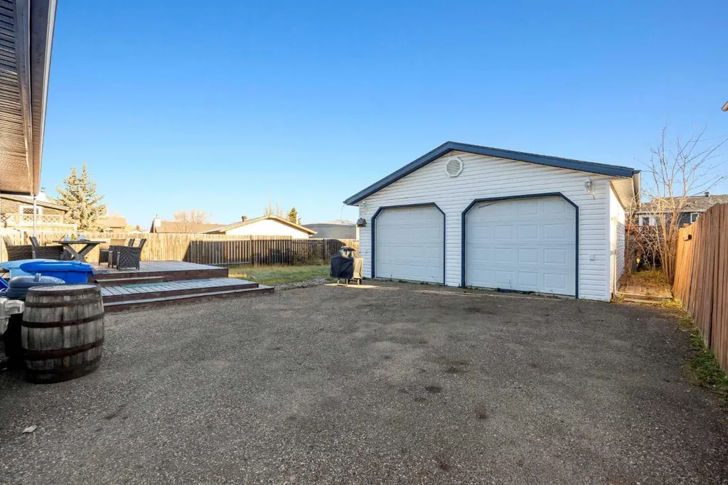 105 Farrell Cove Fort Mcmurray AB T9K 1N9
