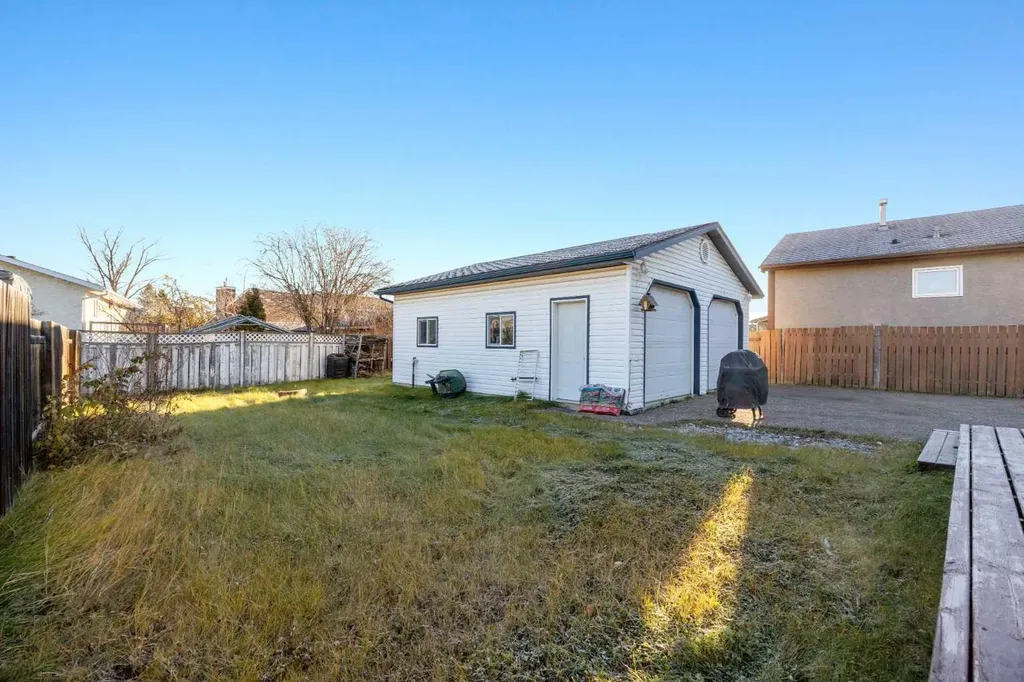 105 Farrell Cove Fort Mcmurray AB T9K 1N9