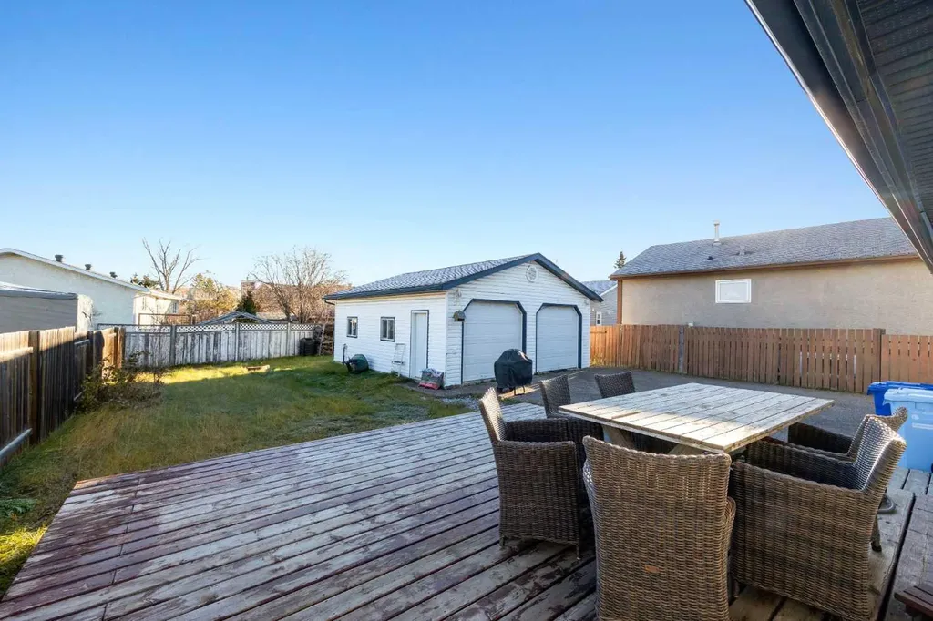 105 Farrell Cove Fort Mcmurray AB T9K 1N9